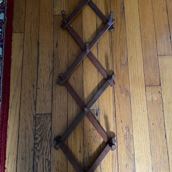 Vintage Wooden Hanger System - Picture 4 of 9